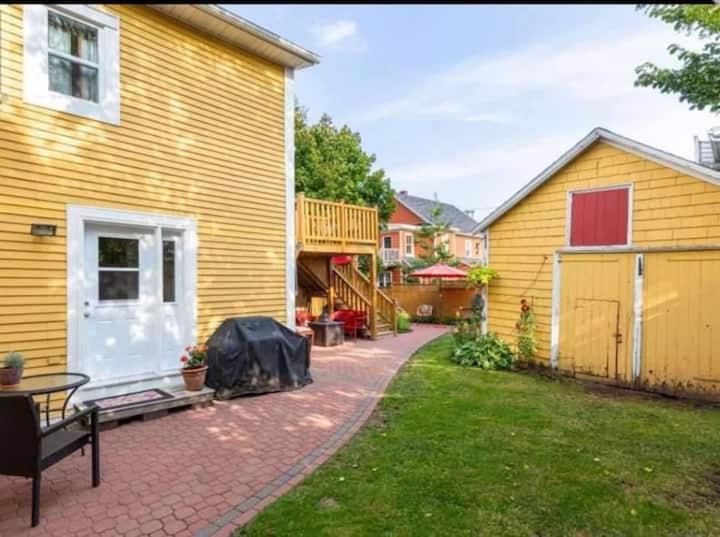 Sunny Home B&B Шарлоттаун Екстер'єр фото